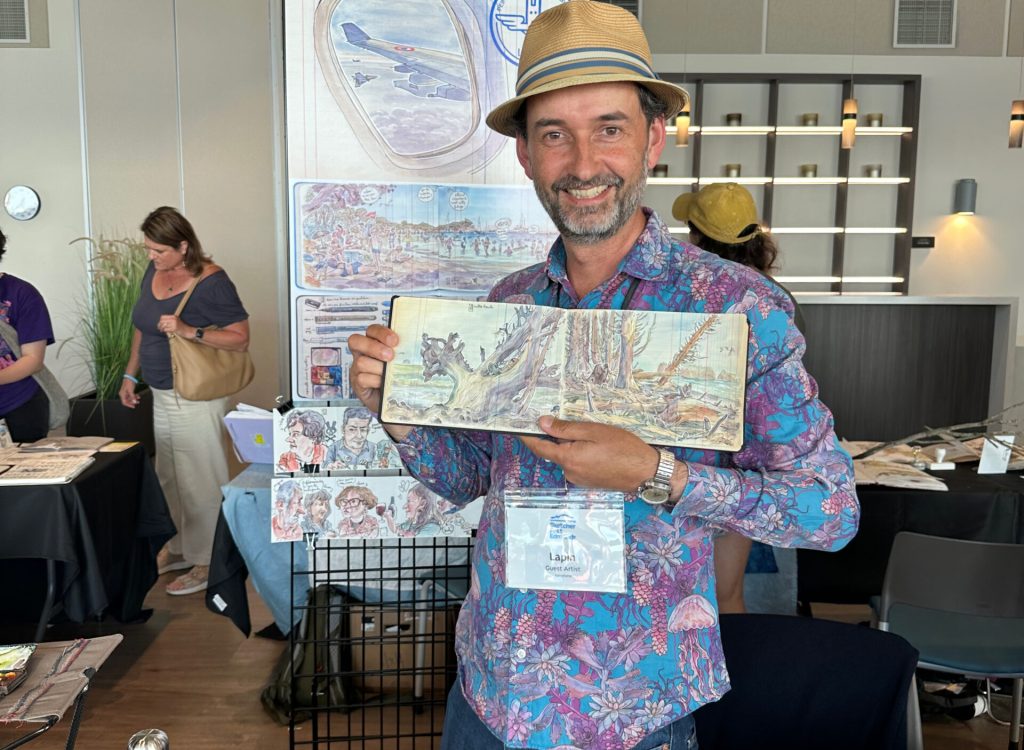 Fair_Lapin with sketchbook